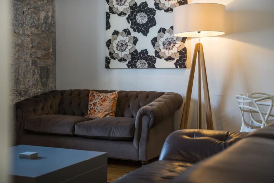 Waterside 2 bed contemporary apartment in Grade 1* historic Royal William Yard