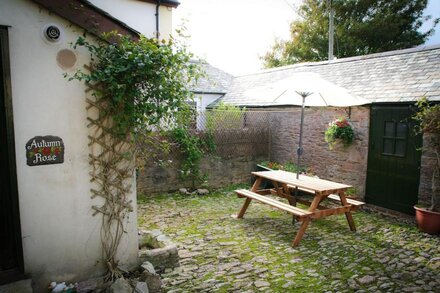 Cosy & homely cottage 1m from Brixham-Tucked away from the hustle and bustle .