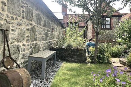 Listed cottage in the heart of Shaftesbury's Saxon area