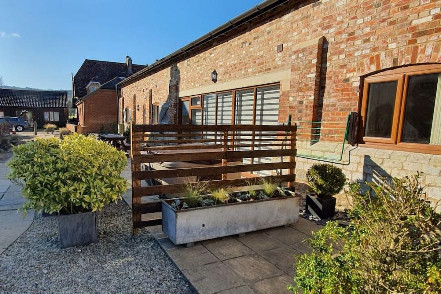 Immense, Family Friendly, Barn Conversion With Private Hot Tub