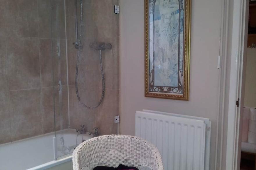 Sweet Victorian Cottage, Two Minutes from High St., Very Special, Lovely Energy
