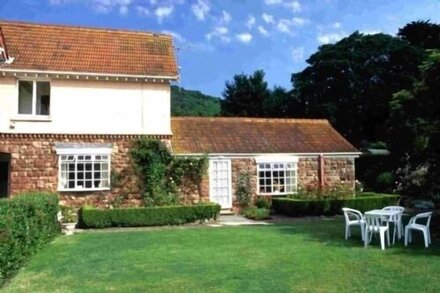 Four star two bedroom cottage both with en suite facilities