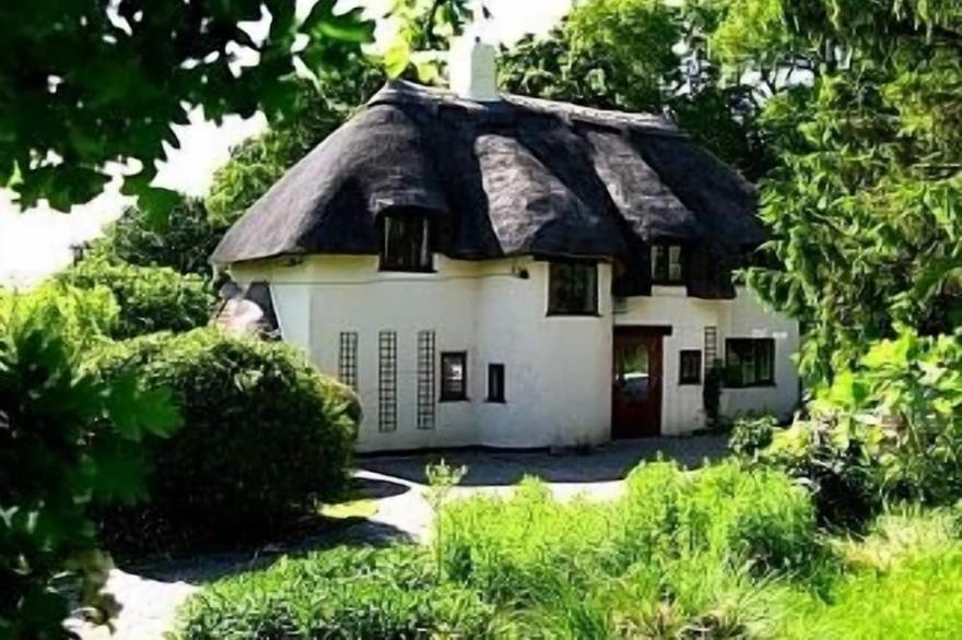 Picturesque Thatched 4 Bedroomed Cottage  Between Quantock Hills And Sea