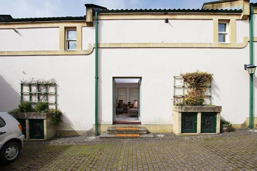 Smart, Contemporary House With 2 Bedrooms Sleeping 3 In The Heart Of Bath.