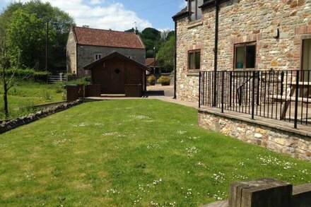 Contemporary Holiday Cottage ,waterside, rural views, Approx 11 miles from Bath