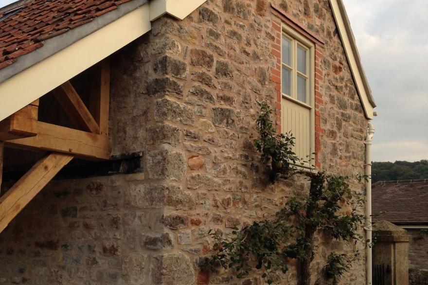 5*Luxury Coach House, nr Wells. Peaceful idyllic village. Walk to fab nearby pub