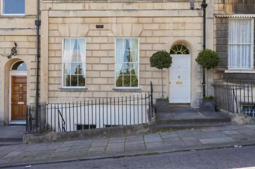 Parkview - Spacious Apartment Overlooking The Royal Crescent