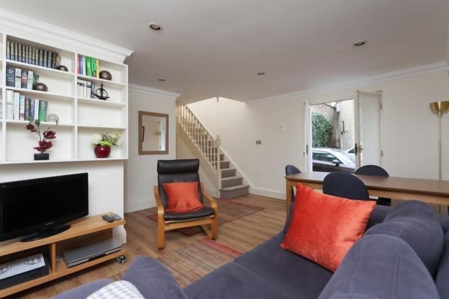 Circus Mews - Sleeps 3, Has Its Own Parking Bay.