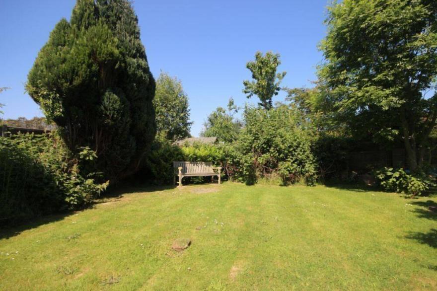 Elegant Period Family holiday home with a large garden sleeping 8