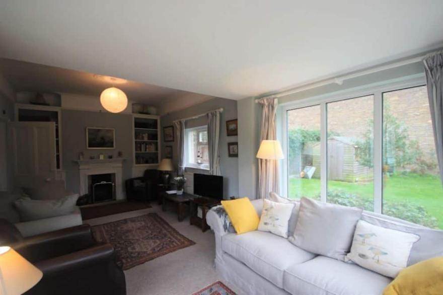 Elegant Period Family holiday home with a large garden sleeping 8