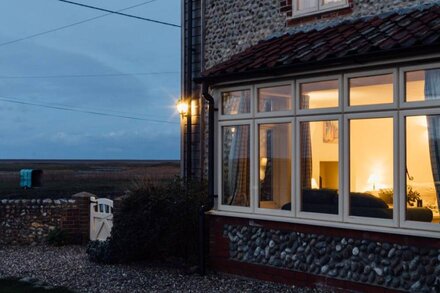 Gorgeous flint cottage overlooking the marshes, walking distance to beach