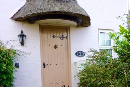 Compass Cottage Pretty Thatched Cottage, close to sandy beach