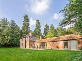 A Delightful 4 Bedroom Holiday Retreat Situated In 200 Acres Of Private Woodland