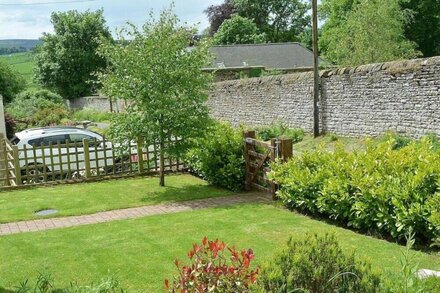 Nestled In Northumbrian Village Of Otterburn w/Sun Lounge To Patio & Garden