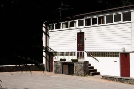 Modern Waterfront Boathouse With Beautiful Balcony On Windermere Marina