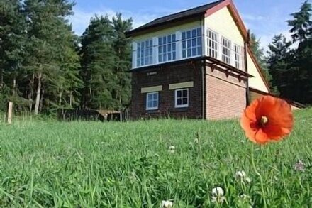 Renovated Railway Signal Box In A Tranquil Location & perfect for stargazing