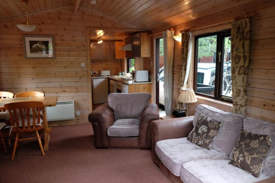 Pine Lodge With Panoramic Fell Views, Keswick, with Private Parking
