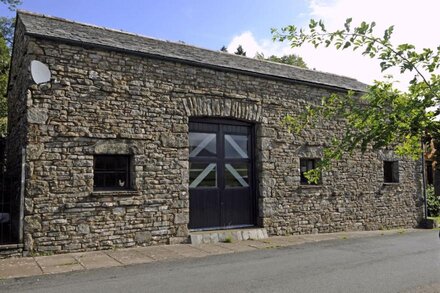 Romantic Retreat With Space, Character And Glorious Mountain Views