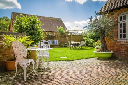 Cotswold Country Cottage, peaceful Cotswolds location Worcesterhire border