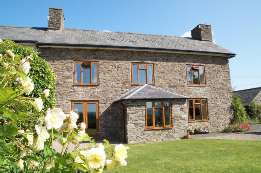 Escape to this beautiful country retreat, rural location & excellent facilities