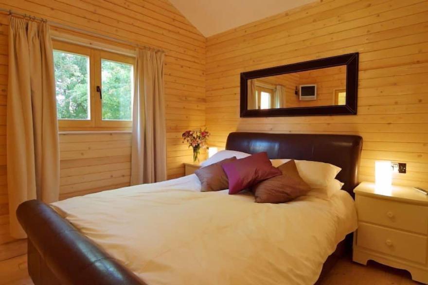Honeysuckle Single Storey Log Cabin, sleeps up to 4