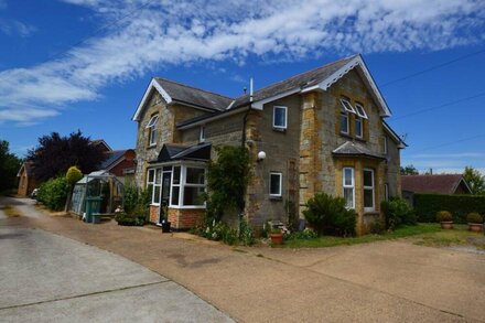 Queensbury Lodge -  a house that sleeps 3 guests  in 2 bedrooms