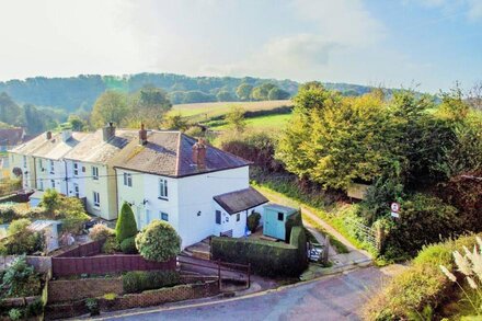 Charnwood Cottage -  a cottage that sleeps 4 guests  in 2 bedrooms