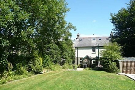 Large Period House In Edale, Peak District, Derbyshire, England