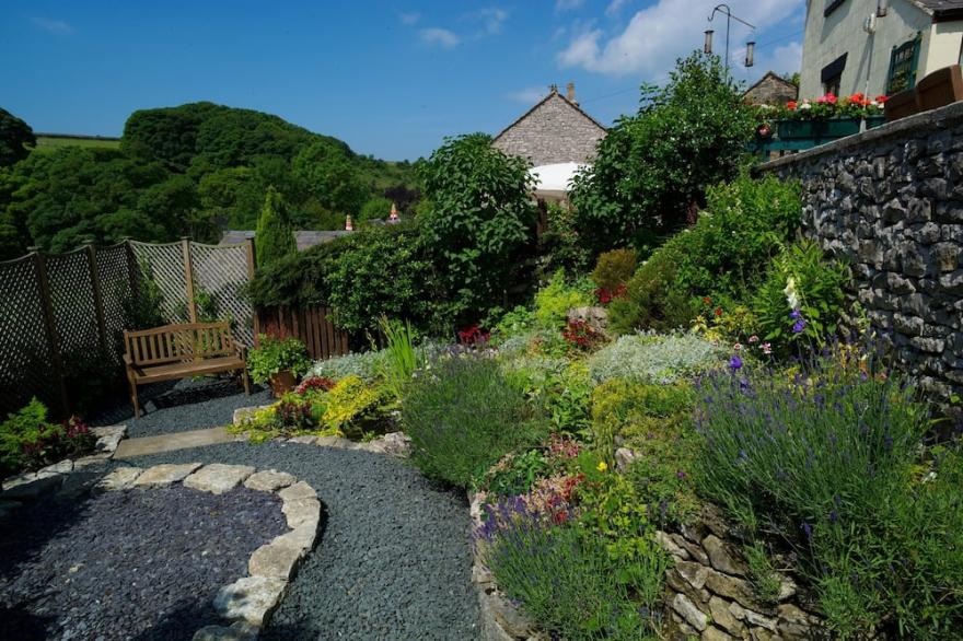 Historic Peak District Cottage in Tideswell in a Peaceful Location.