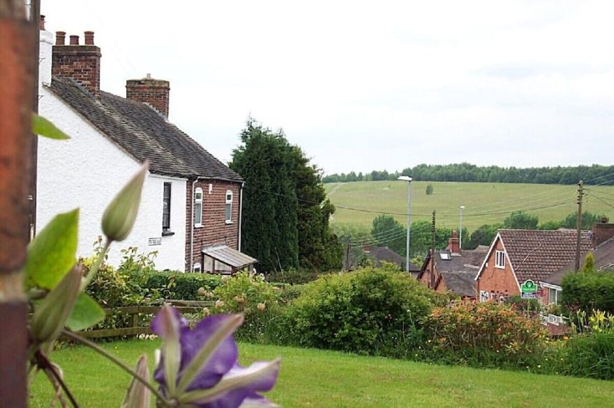 SUNSET VIEW, Comfortable spacious house in the beautiful County of Staffordshire