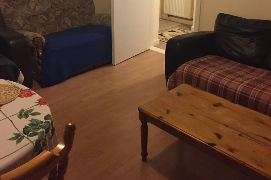 2 bedroom self catering flat holiday let furnished