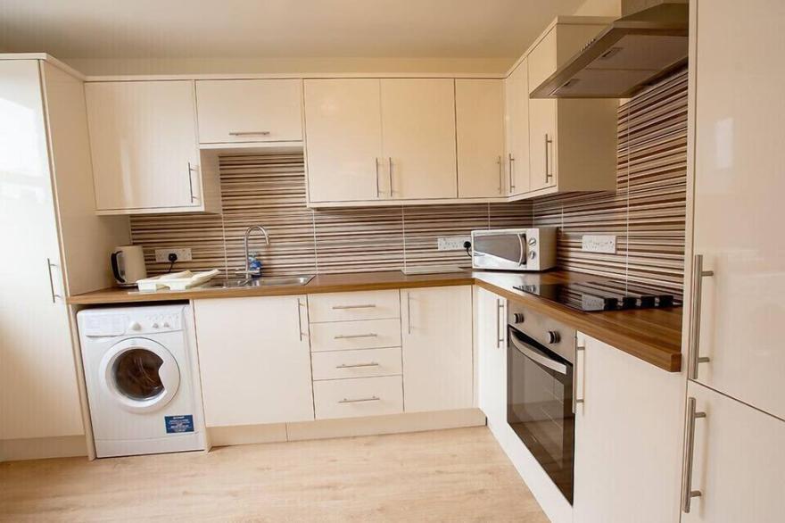 City Centre Executive Apartment With FF WiFi & Free Parking .
