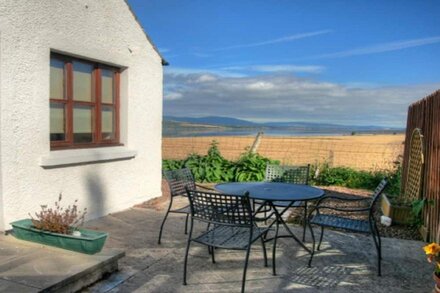 Firth Cottage - stunning views in a peaceful but convenient location