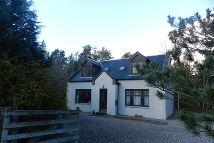 Osprey House - Spacious house with wifi, open fire and private garden