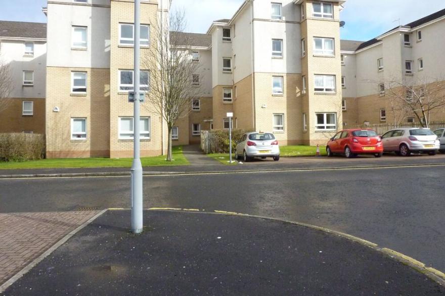 Stunning & Very Modern 2 Bedroom Apartment (Sleeps 4) very near Paisley Centre