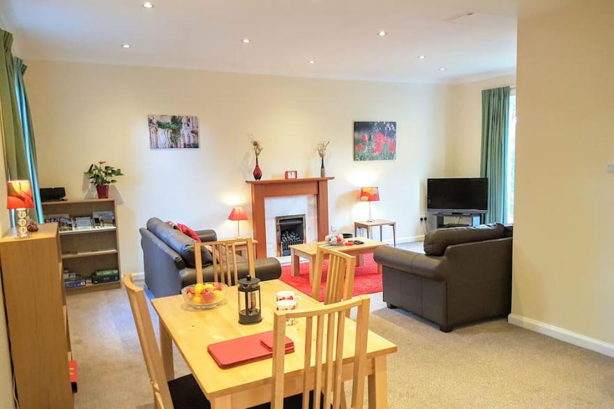 Spacious, Tranquil, Fully Equipped Apartment With Parking, Close To City Centre
