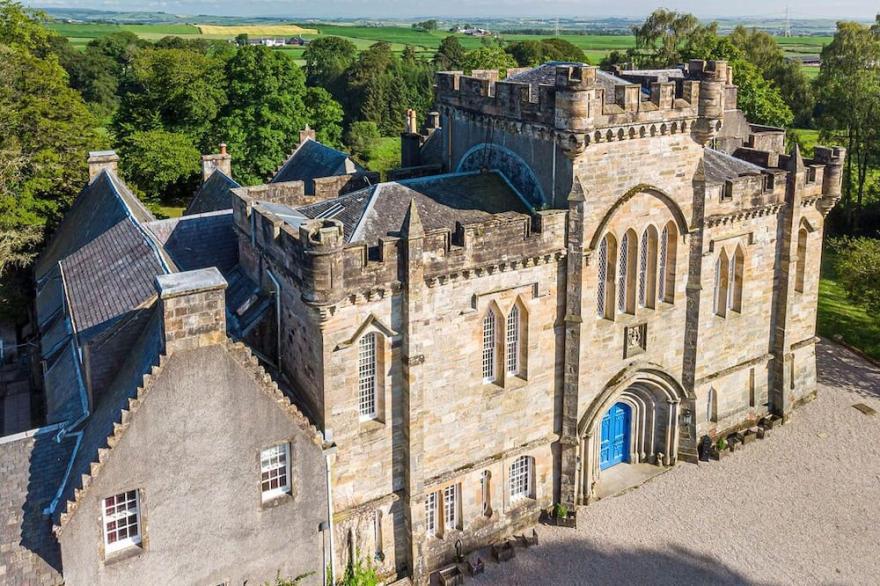 Craufurdland Castle - Countryside  tranquility only 20 mins from Glasgow City Ce