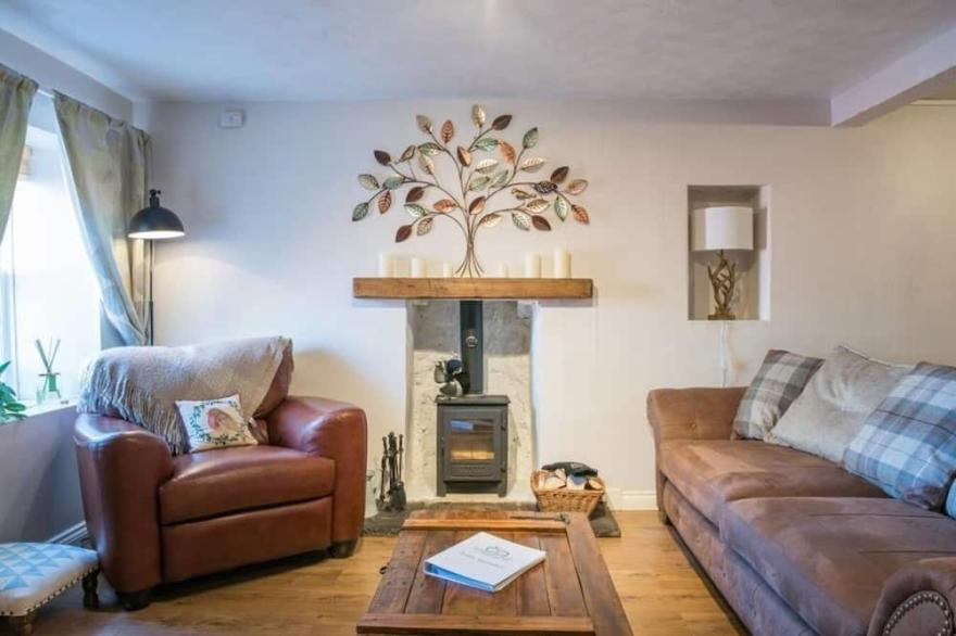 COUNTRY NEST- Cosy Spacious Cottage