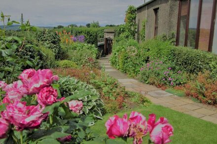 A luxurious cottage in a beautiful location with stunning views!