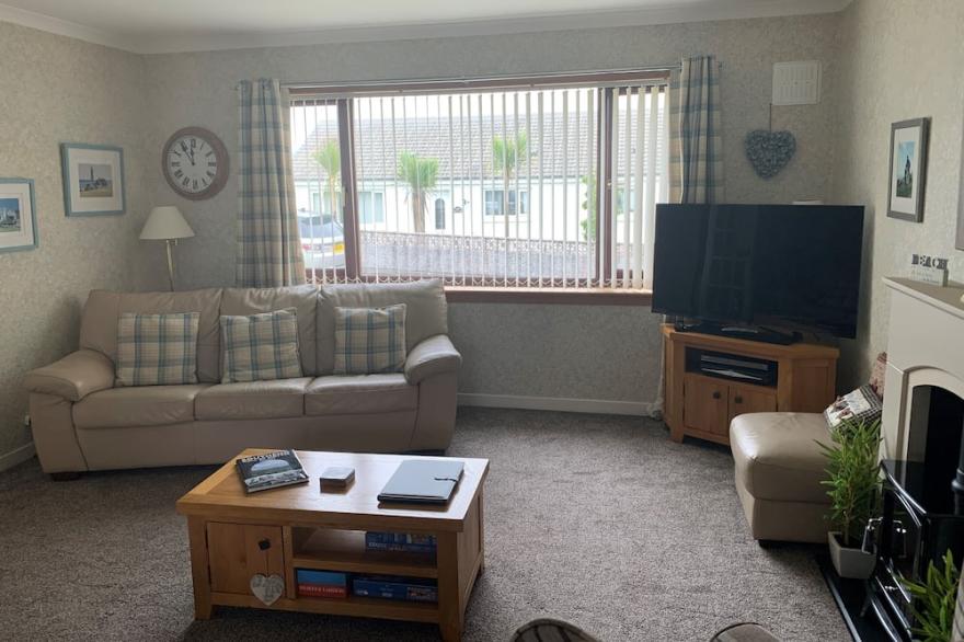 Seaside Cottage In The Heart Of Southend Village