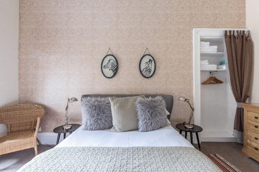 Beautiful 2 Bedroom Apartment Glasgow West End Sleeps 4/5