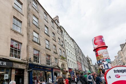 Cosy Clean Royal Mile flat near Edinburgh Castle