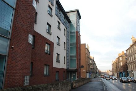 Stylish Penthouse Aparment in Edinburgh City Centre with views of the Castle.