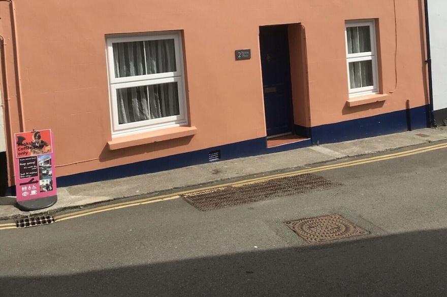 Pembrokeshire 200 Year Old Cosy Cottage.