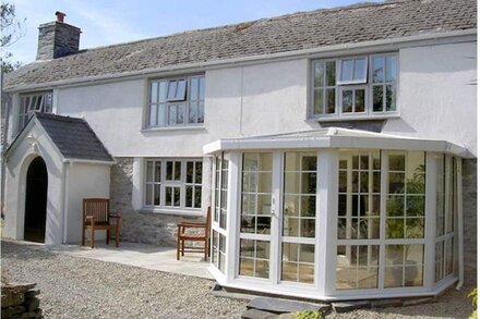 Cottage in private woodland next to estuary, sleeps up to 9