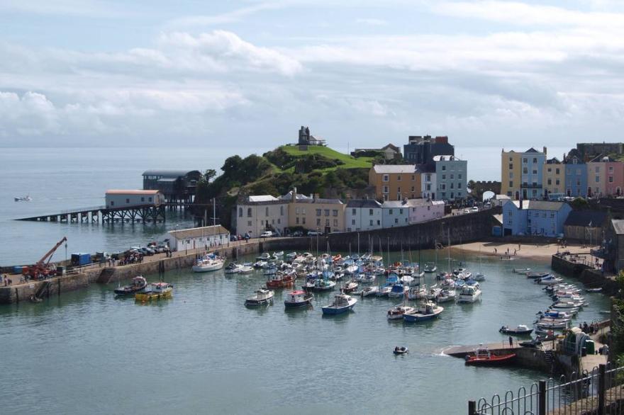 Central Tenby - Spacious Modern Holiday Home