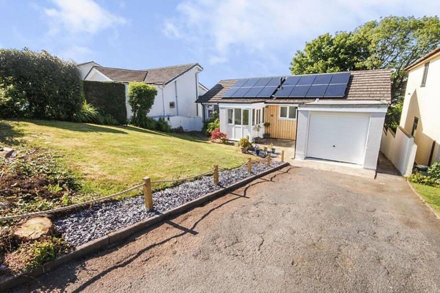 Luxury House in Saundersfoot with SKY TV, HOT TUB, SEA VIEWS - 5 mins to Beach