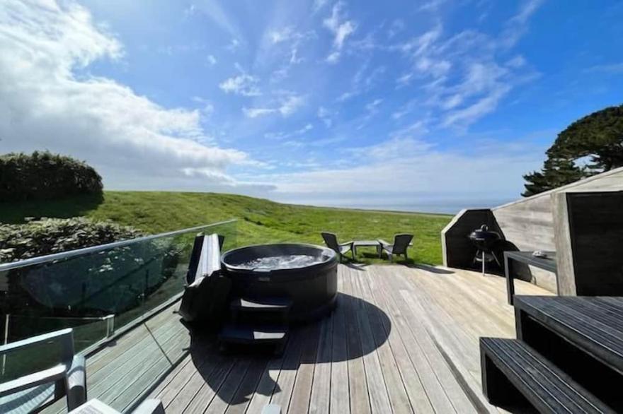 Beautiful Holiday Home With, Just A Walk Away From Talland Beach...