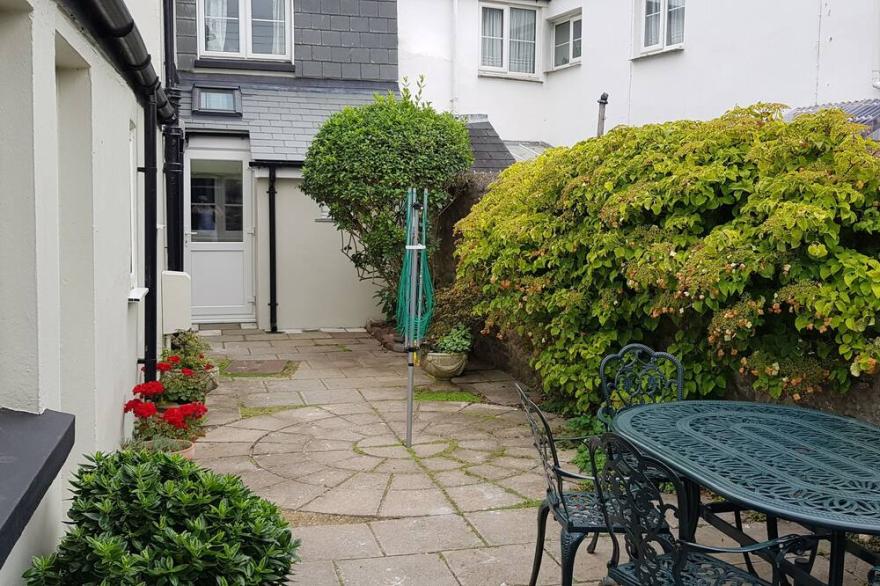 A Traditional Character Cottage Close To Beaches, Bude Town Centre And The Canal