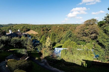 Lovely cottage with outside space and parking with an electric vehicle car charger